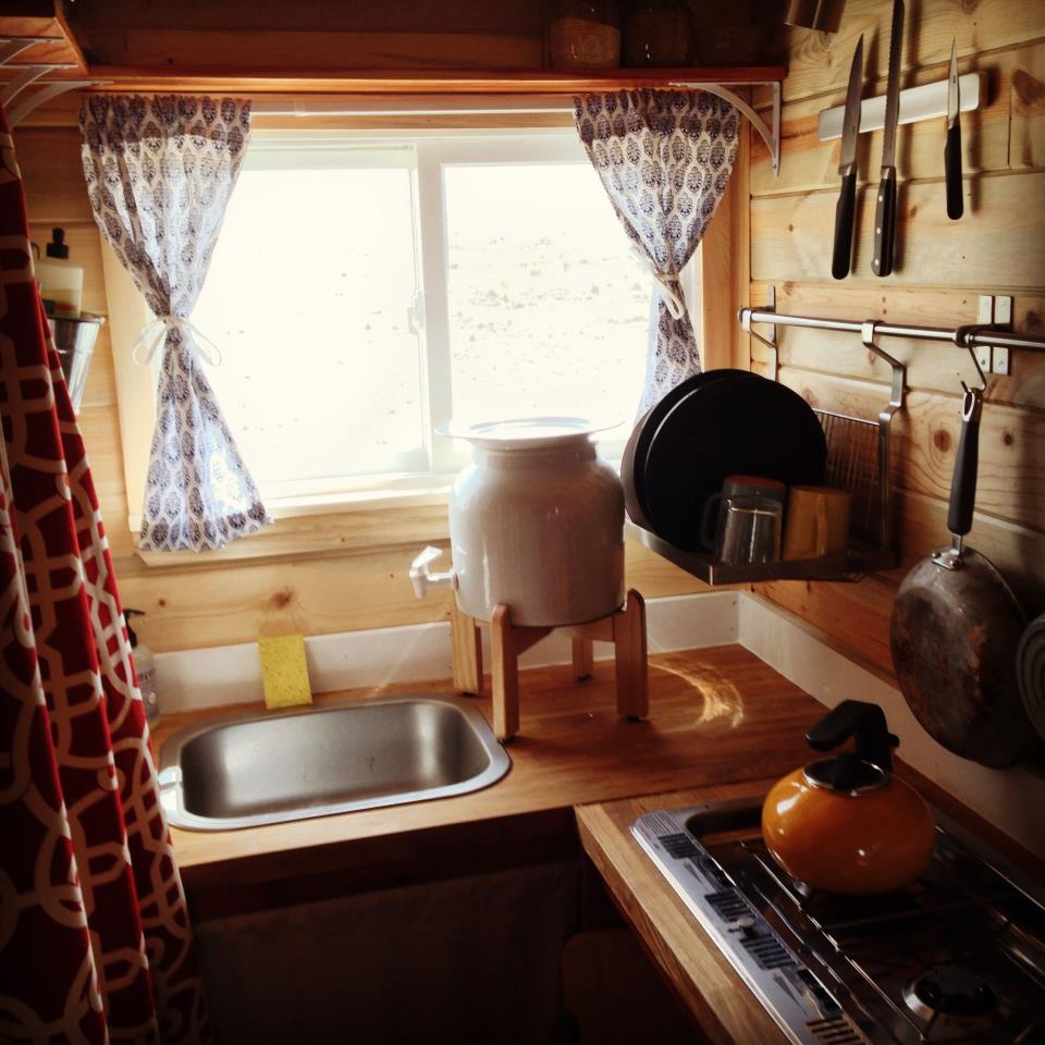 tiny-house-kitchen