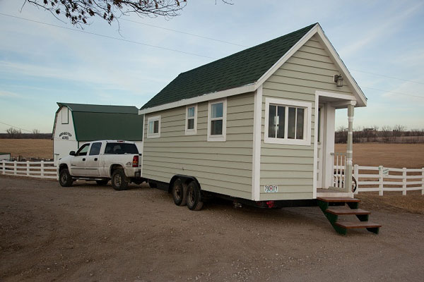 johnnys-luxurious-tiny-house-cabin-on-a-trailer-02