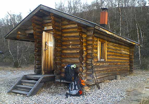 small-cabin-rustic-simplicity