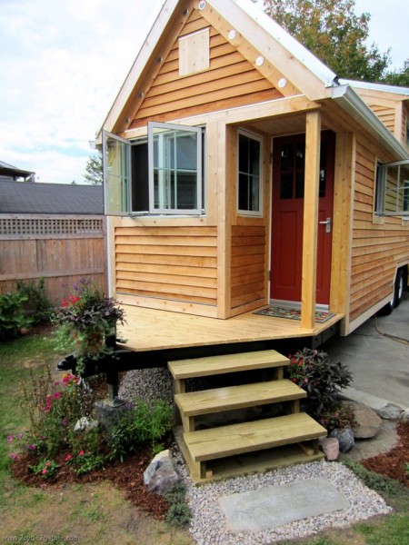 tiny-house-with-porch-over-hitch