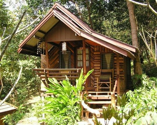 tropical-tiny-cabin