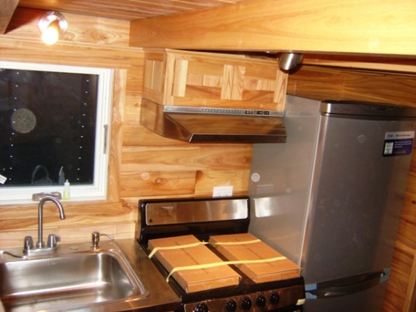 awesome-tiny-house-kitchen