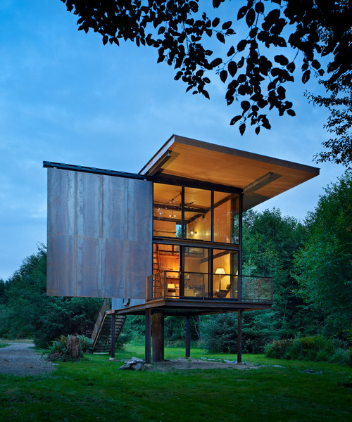 steel-clad-tiny-modern-cabin-with-shutters-on-stilts-01