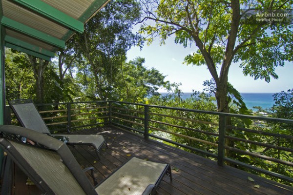 tiny-treehouse-bungalow-oceanview-hawaii-0012