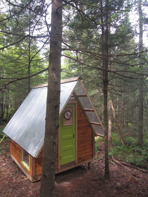 shroom-room-micro-cabin-by-deek