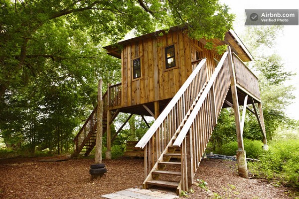 Tree House in Blue Mountains, Canada | Tiny House Pins