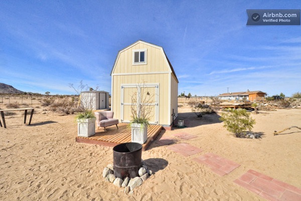 Tiny Barn House in the Desert-01
