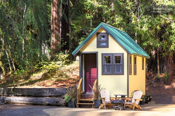 california-tiny-house-on-wheels-for-rent-vacation-01
