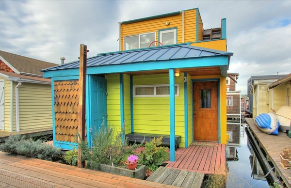 funky-tiny-but-pricey-boathouse-in-seattle-for-sale-01