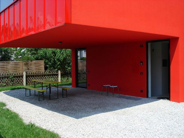modern-red-small-house-02