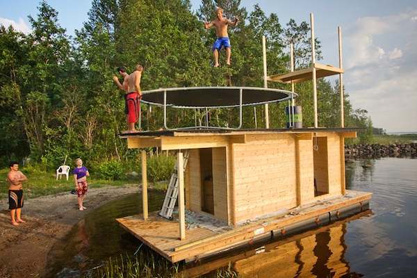 awesome-tiny-house-on-the-water-floating-7