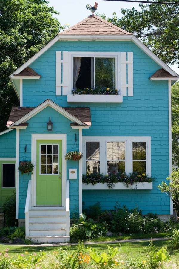 Charming Little Blue Cottage - Tiny House Pins