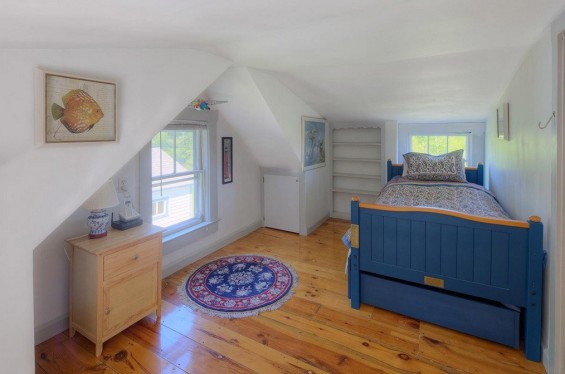 School-House-Turned-500-sq-ft-Tiny-Cottage-008