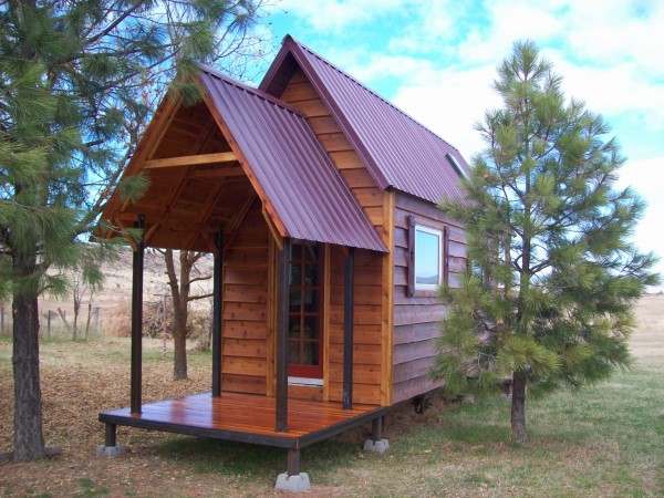 tall-tiny-house-with-a-porch-600x450