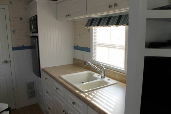 park-model-tiny-house-for-sale-in-florida-04