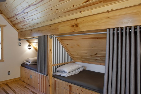 tiny-attic-studio-apartment-interior-6