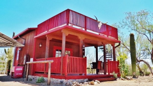 sugar-shack-cabin-with-observation-deck