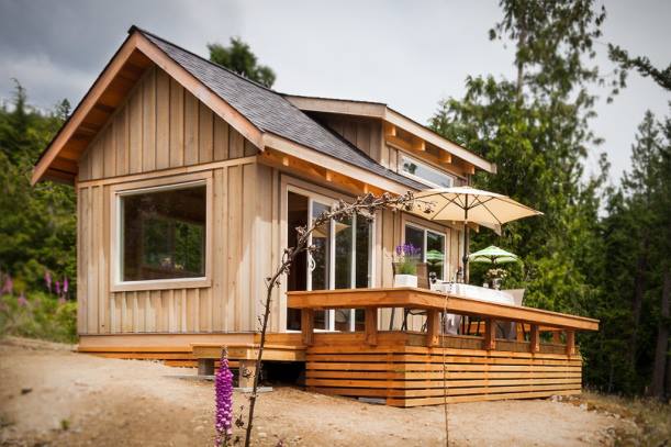 Tiny Cabin in Gambier Island - Tiny House Pins