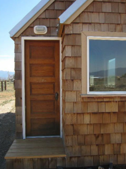 tiny-house-tumbl-door