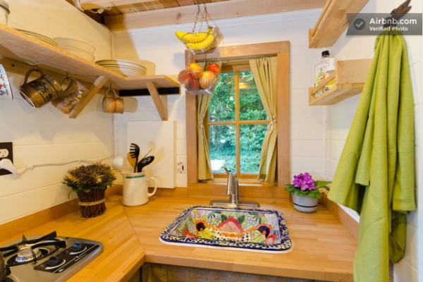 fencl-tiny-cottage-on-wheels-07