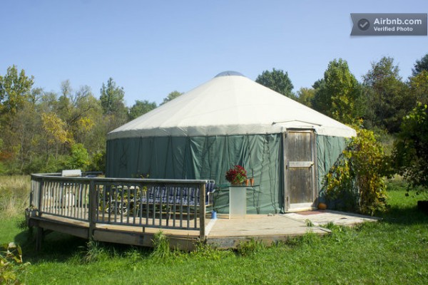 solar-powered-yurt-home-001