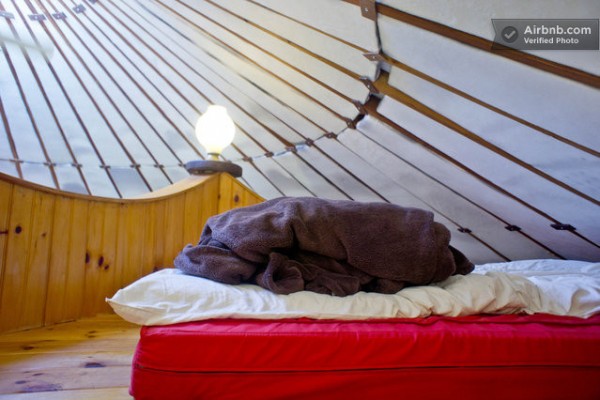 solar-powered-yurt-home-004