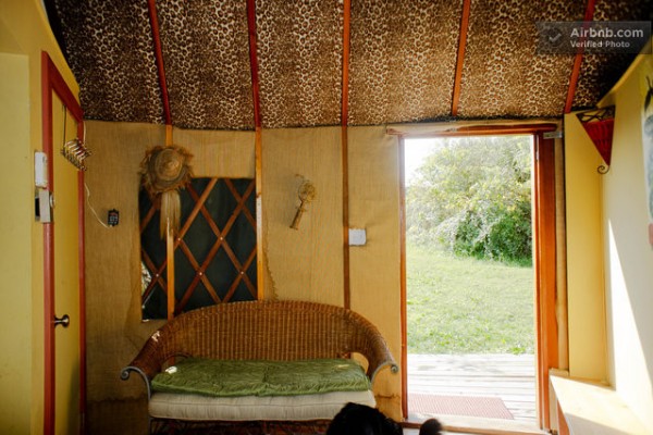 solar-powered-yurt-home-012
