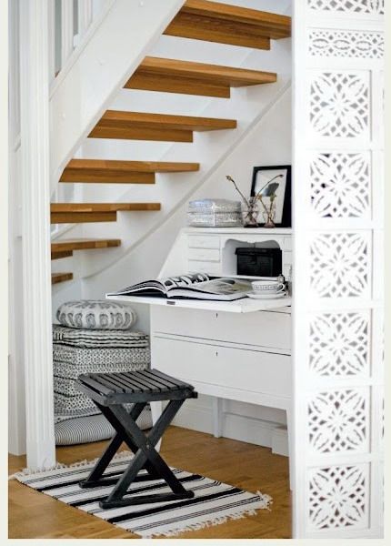 staircase-storage-and-utility-01