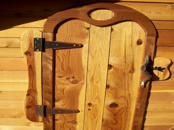 custum-old-fashion-wooden-door