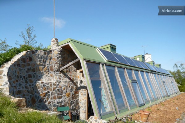 solar-powered-earthship-home-in-france