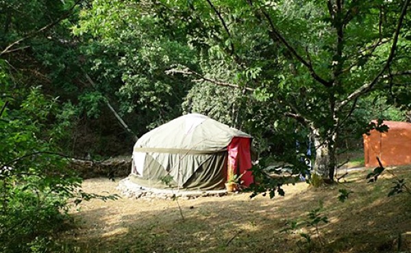 Humble Yurt Living in Portugal-04