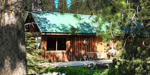 Simple-Log-Cabin-Living-near-Yosemite-03