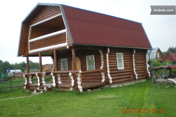 Small Russian Log Cabin-16