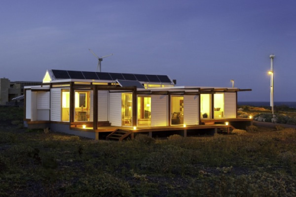 Solar Powered Shield House in Spain-02