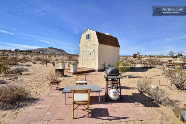 Tiny Barn House in the Desert-02
