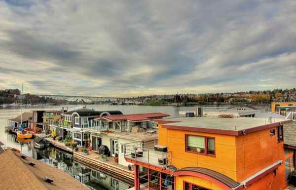 funky-tiny-but-pricey-boathouse-in-seattle-for-sale-015