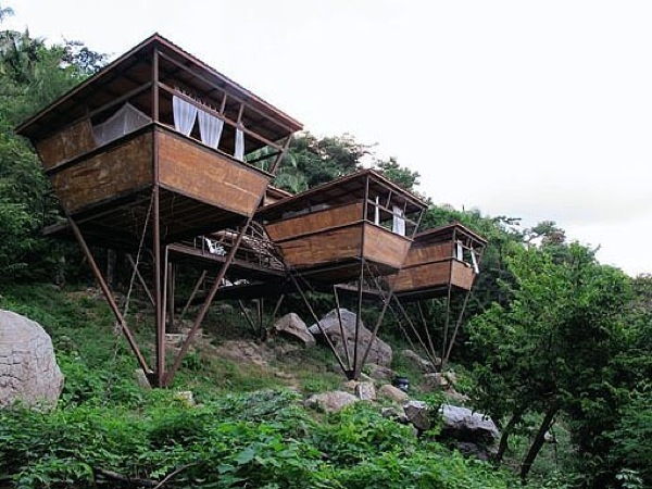 v-house-floating-micro-cabins-in-the-jungle-001
