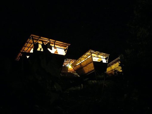v-house-floating-micro-cabins-in-the-jungle-005