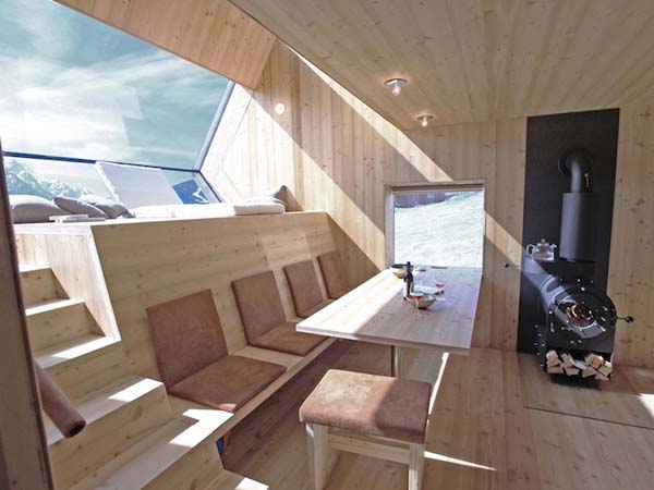 ufo-bird-inspired-tiny-cabin-005